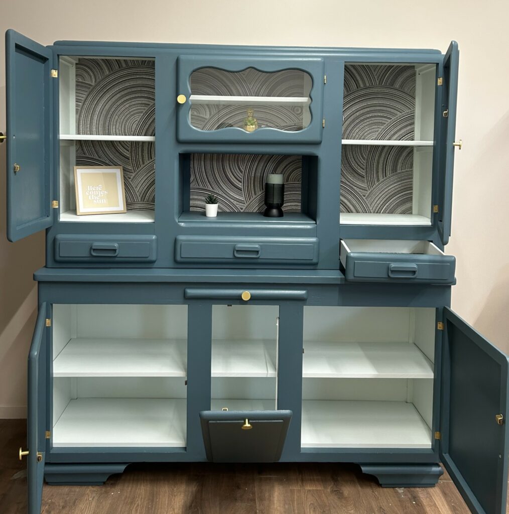 Buffet mado entièrement relooké avec tapisserie en intérieur Parempuyre